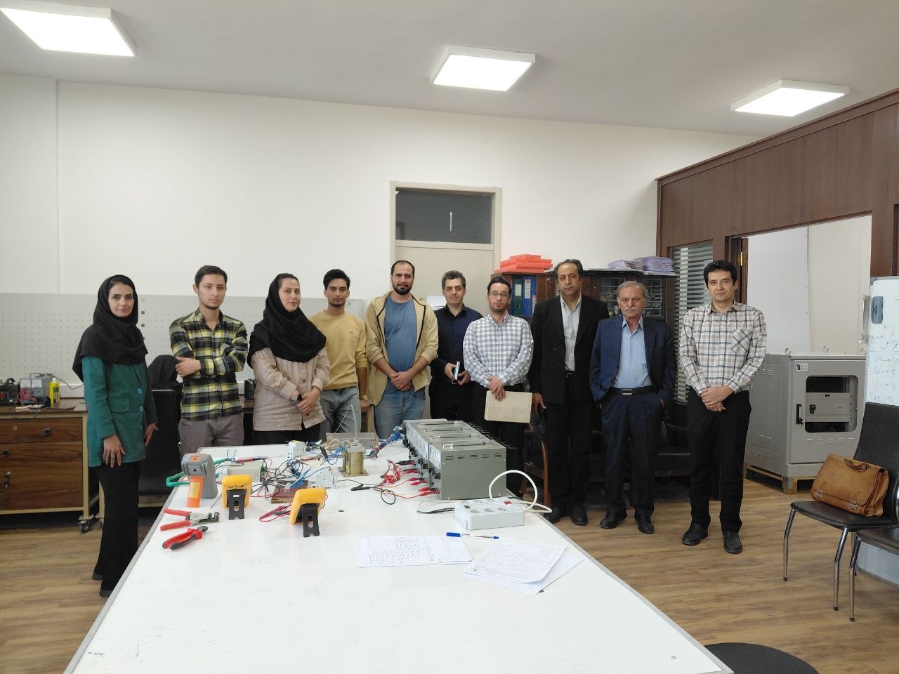 نمایندگان برق منطقهای خراسان و تیم ریزموج الکتریک طوس در جلسه آزمون رله تریپ
